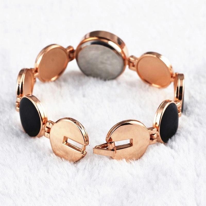 Black Round Dial Bracelet Quartz Wristwatch for Women