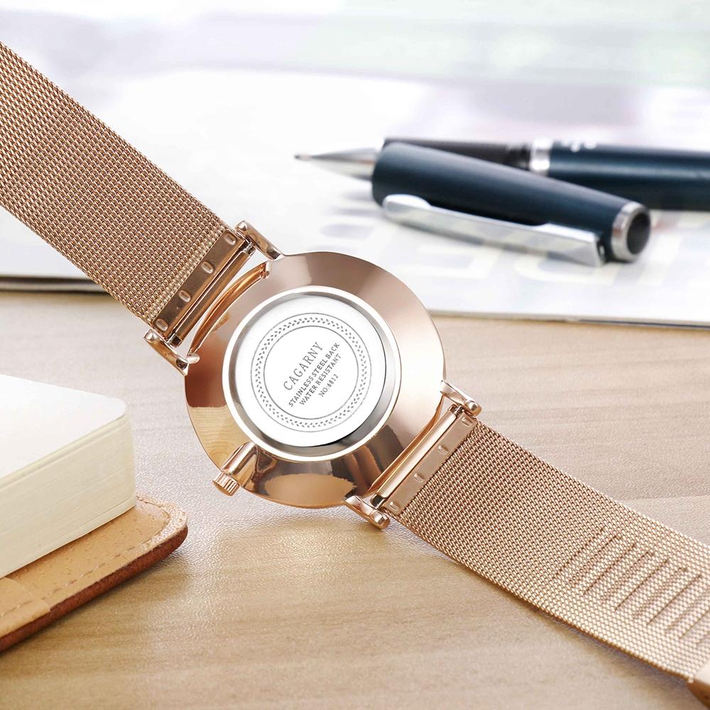 Stylish Men Quartz Watch with Gold Alloy Case and Stainless Steel Band - Round Dial - Wa0733C