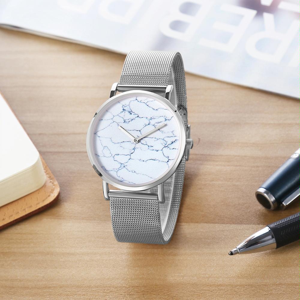Stylish Men Quartz Watch with Stainless Steel Band - Round Dial Silver Alloy Case - Wa0736D