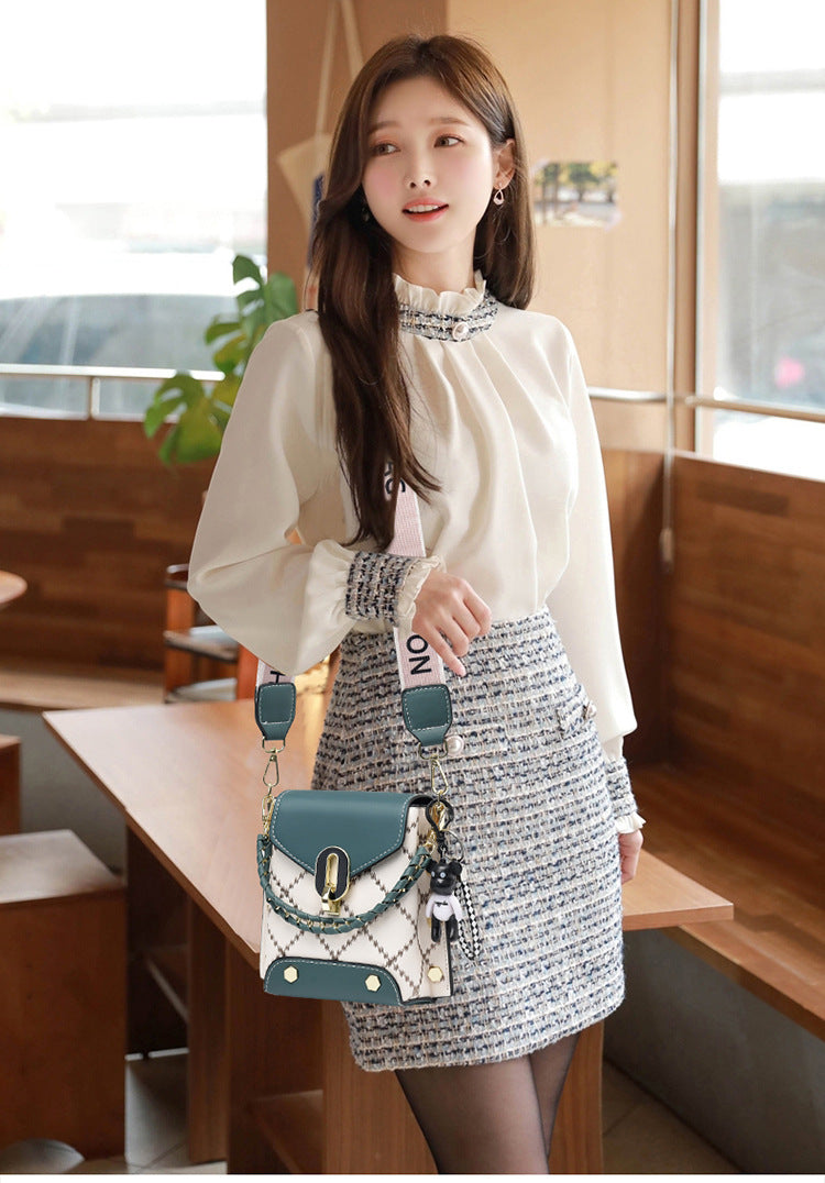 White Stylish Korean Minimalist Crossbody Bag - Elegant Small Square Shoulder Bag with Phone Pocket