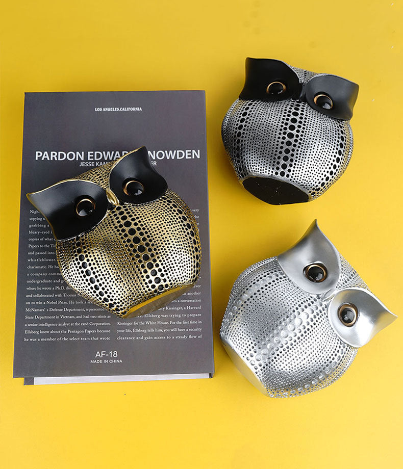 Black resin owl statue - modern perforated design for living room TV cabinet and entryway decoration